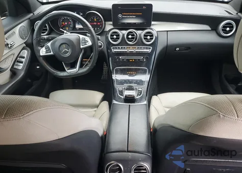 2015 Mercedes-Benz C 300 4Matic z USA, uszkodzony, nr VIN 55SWF4KB0FU026394